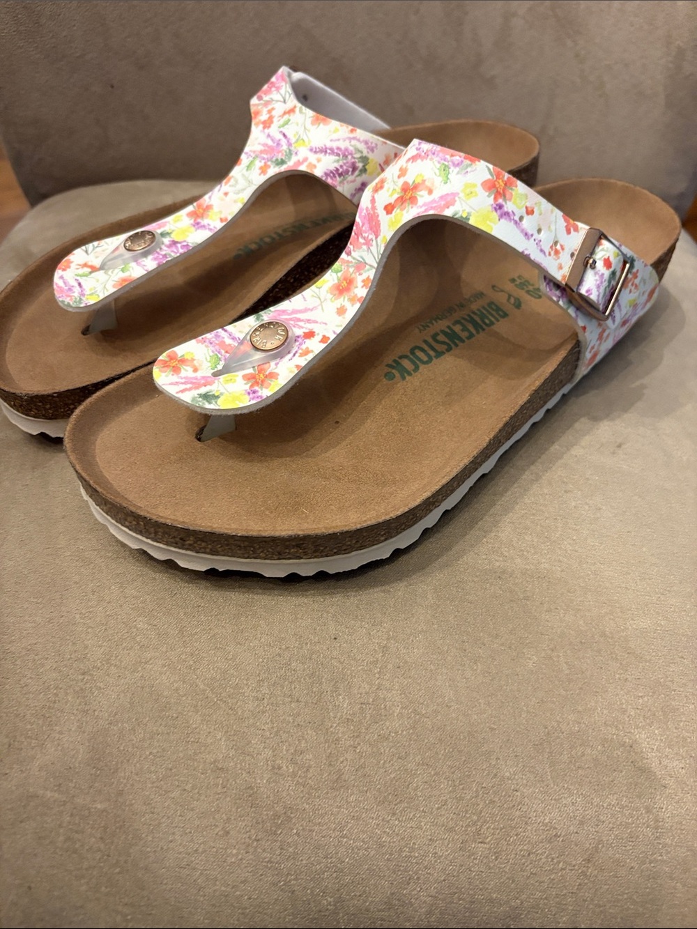 NWT!Birkenstock Floral Gizeh Thong Sandals - White with Multicolor Floral Print